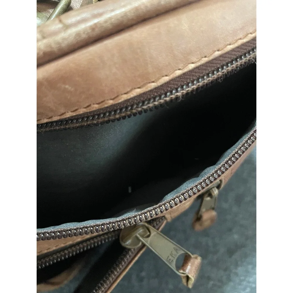 VTG. Brown Leather Messenger Bag Handcrafted in Colombia Multi-Pocket Crossbody